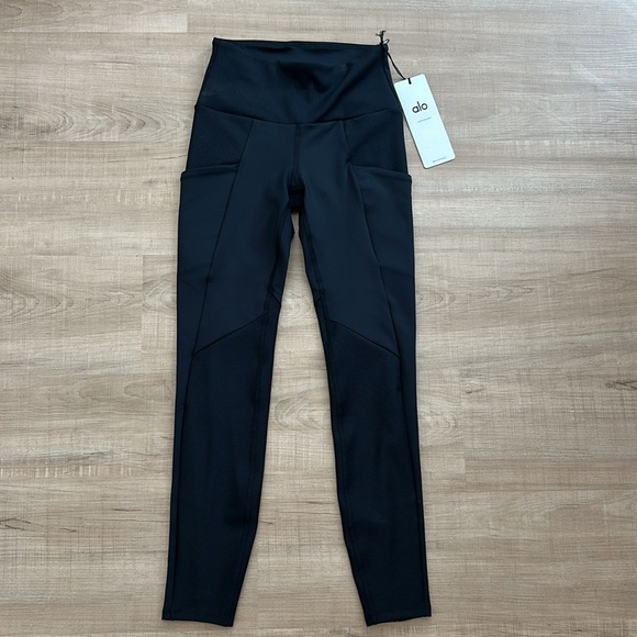 Alo Airlift Ribbed High-Waist Enchancted Legging - Picture 5 of 8